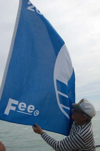 Varazze: alla Marina la consegna della Bandiera Blu