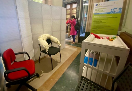 Savona, in Comune riapre il "Baby Pit Stop": uno spazio in privacy per le mamme e i loro piccoli