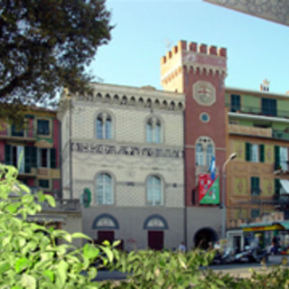 A Varazze inaugurazione della mostra fotografica "A sinistra del cuore"