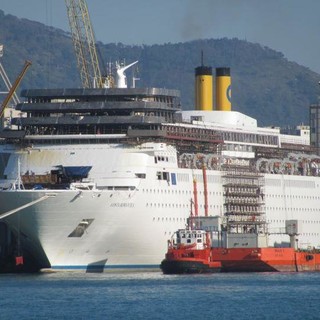 Tutto esaurito per la Costa NeoRomantica, benedetta dal Vescovo Lupi