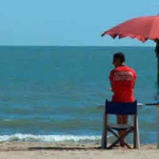 Controlli della Capitaneria di Porto, due stabilimenti balneari sanzionati