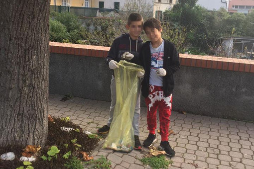 Un mondo senza plastica, dalle parole ai fatti: a Calice l'esempio arriva dai più piccoli Un mondo senza plastica, dalle parole ai fatti: a Calice l'esempio arriva dai più piccoli