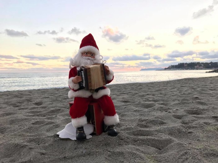 Varazze, il villaggio di Babbo Natale si trasferisce in spiaggia