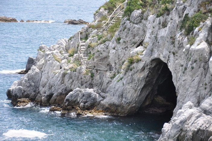 Bergeggi, sabato escursione gratuita a "Punta Predani e alla Grotta Marina"