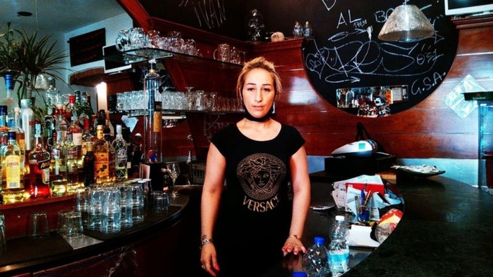 Albenga, l’appello di Silvana del Bar Julius: “Chiedo aiuto, se ci tolgono il lavoro, come facciamo a pagare le spese?”