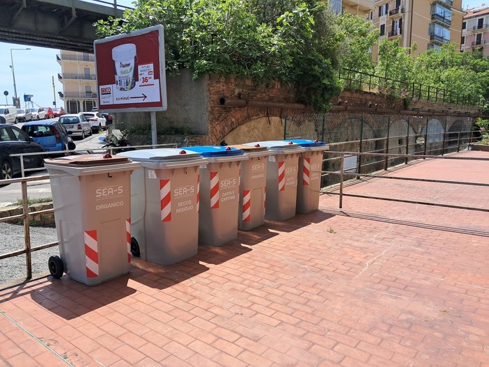 Porta a porta a Savona, riunione Sea-S–sindacati. Valle: "Partiamo come previsto, dopo un mese valutazione del servizio ed eventuali correttivi" Porta a porta a Savona, riunione Sea-S–sindacati. Valle: "Partiamo come previsto, dopo un mese valutazione del servizio ed eventuali correttivi"