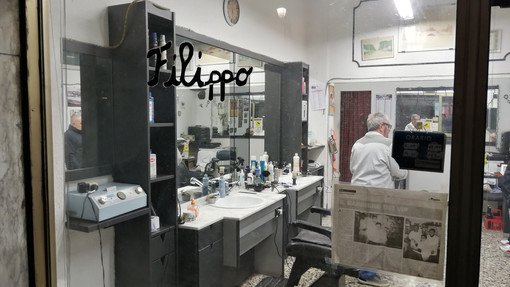 Albenga perde una delle sue botteghe storiche: dopo 50 anni, da domani addio alla "barberia Filippo"