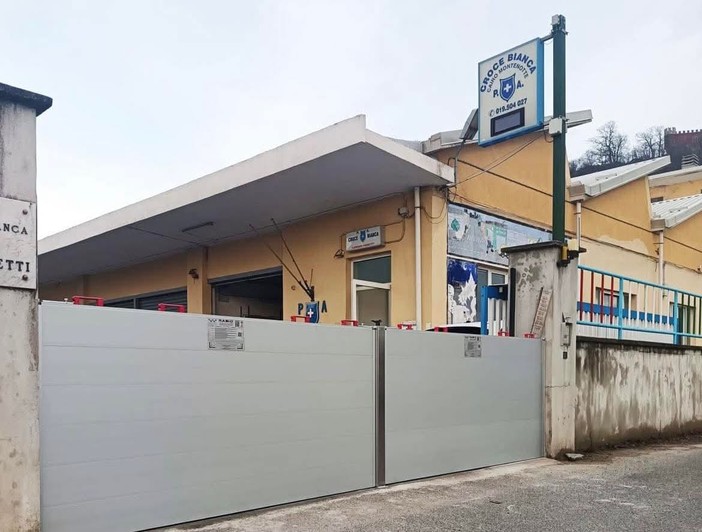 Cairo, la Croce Bianca si protegge dal Bormida: installate le barriere antialluvione