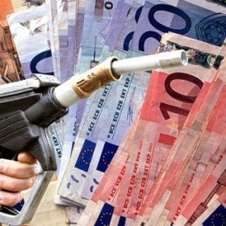 Regione Liguria e rincari benzina: sempre colpa degli altri
