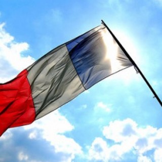 Radio Onda Ligure 101 solidale con le vittime di Parigi Radio Onda Ligure 101 solidale con le vittime di Parigi