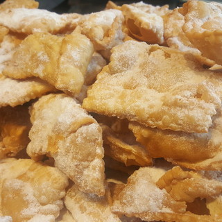 Le Chiacchiere: storia e ricetta del dolce simbolo del Carnevale