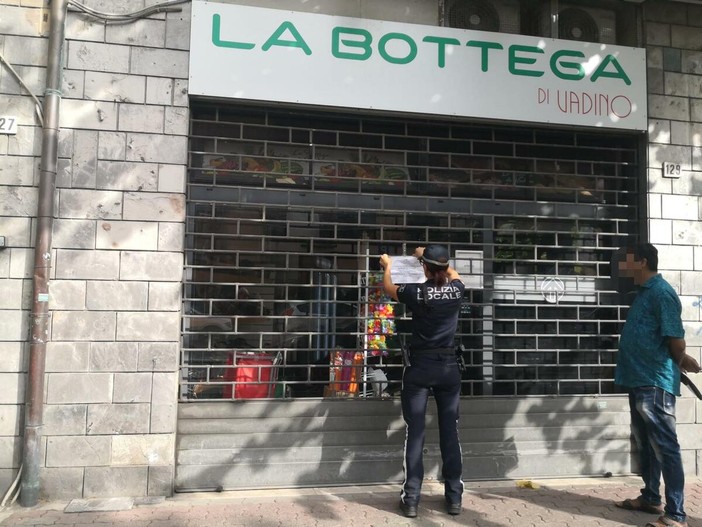 Albenga, stretta sui controlli: chiuse due attività per la vendita di alcolici dopo le 21