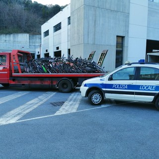Savona, rimosse numerose biciclette abbandonate per le vie della città
