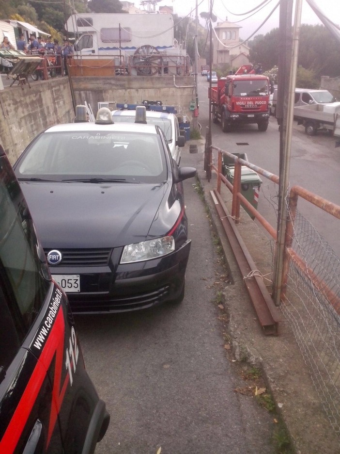 Blitz delle forze dell'Ordine al campo nomadi della Fontanassa di Savona Blitz delle forze dell'Ordine al campo nomadi della Fontanassa di Savona