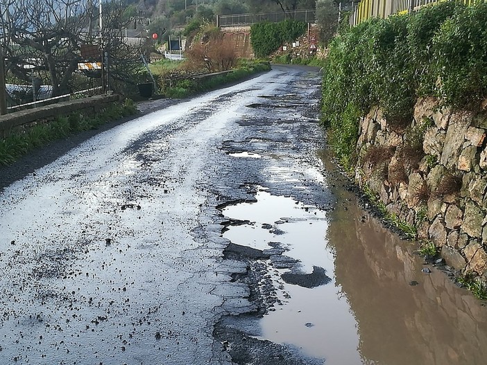 Viaggio tra i "pendolari dimenticati" della Bastia-Cenesi (FOTOgallery)