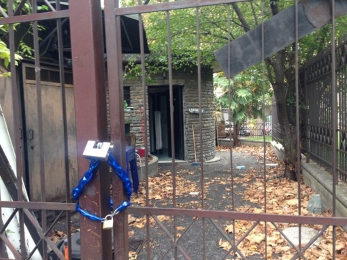 Chiusura bagni in piazza del Popolo, ora un comitato ne chiede la riapertura: raccolte oltre 190 firme