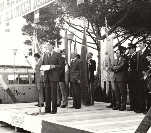 Un'immagine di Piero Bertolotti da sindaco spotornese negli anni '70 (foto Comune di Spotorno) Un'immagine di Piero Bertolotti da sindaco spotornese negli anni '70 (foto Comune di Spotorno)