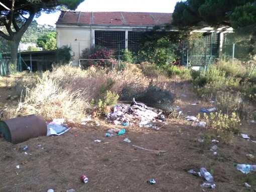 Blitz della Polizia municipale: sgomberata e ripulita l'ex area militare a Vadino (FOTO)