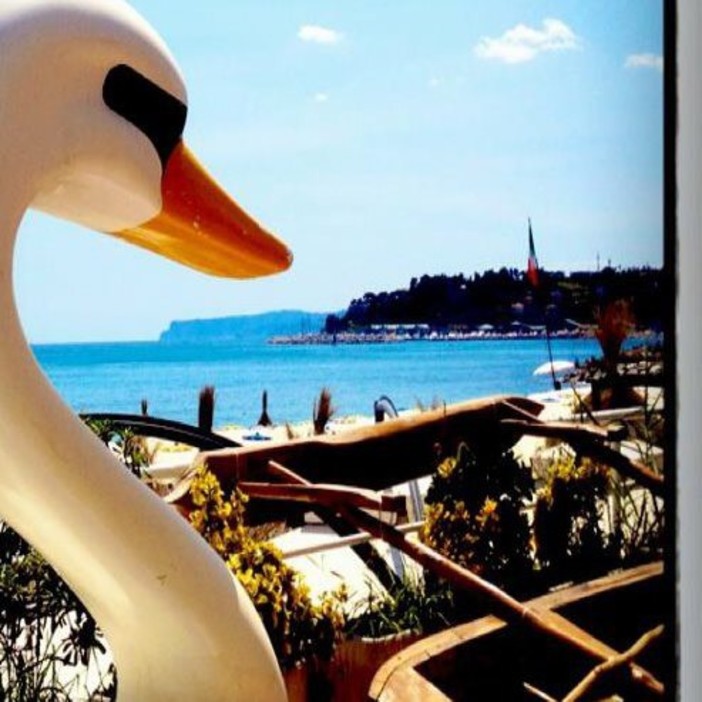 Si apre con Spiaggia e Vinili l’estate ai Bagni Mafalda Royal di Varazze Si apre con Spiaggia e Vinili l’estate ai Bagni Mafalda Royal di Varazze