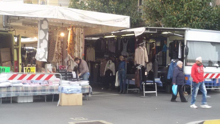 Albenga: si svolge regolarmente il mercato del mercoledì