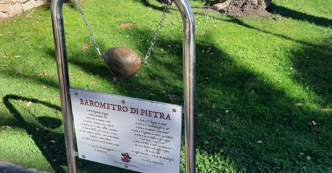 Il “Barometro di Pietra” è di nuovo al suo posto