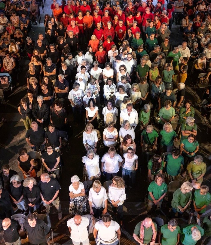 In Piazza Sisto con i colori della bandiera della Palestina: la protesta a Savona contro il genocidio a Gaza (FOTO e VIDEO)