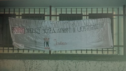 Blitz di Forza Nuova a Cairo, striscione contro il sindaco Briano