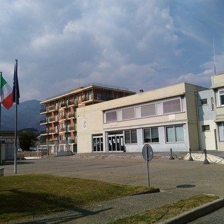 Borghetto, le minoranze attaccano: "L'amministrazione Canepa non ha affisso i manifesti per il Consiglio comunale per mancanza di scotch"