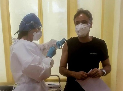 "Vaccine Day" nel savonese, tra i vaccinati anche il primo cittadino di Giustenice Mauro Boetto "Vaccine Day" nel savonese, tra i vaccinati anche il primo cittadino di Giustenice Mauro Boetto