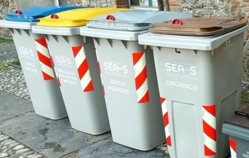 Savona, scomparse le catene che bloccano i cassonetti in via Molinero, furto o atto vandalico? Savona, scomparse le catene che bloccano i cassonetti in via Molinero, furto o atto vandalico?
