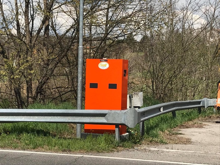 Piana Crixia, due "box velox" lungo la statale che attraversa il centro abitato (FOTO) Piana Crixia, due "box velox" lungo la statale che attraversa il centro abitato (FOTO)