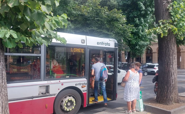 Autisti controlleranno il biglietto sugli autobus. Dg Tpl: "Qualche rallentamento potrebbe esserci ma non sarà un problema"
