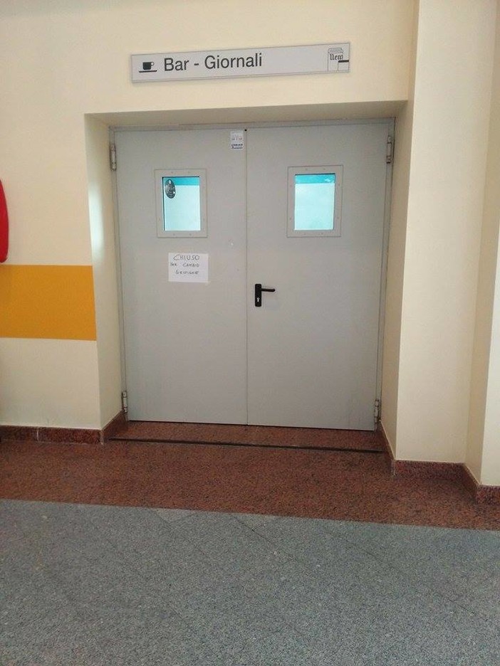 Albenga, bar dell’ospedale chiuso per cambio gestione: disagi tra pazienti e personale Albenga, bar dell’ospedale chiuso per cambio gestione: disagi tra pazienti e personale