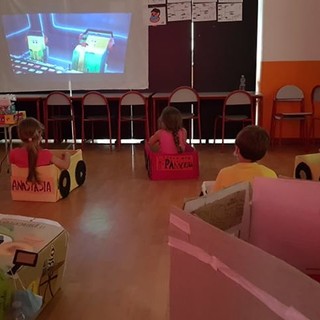 Un "drive-in" per bambini durante il campo solare di Cisano sul Neva
