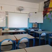 Albenga, vandalizzata ancora la scuola di via degli Orti: colpiti refettorio e mensa. Bambini a casa alle 13 Albenga, vandalizzata ancora la scuola di via degli Orti: colpiti refettorio e mensa. Bambini a casa alle 13