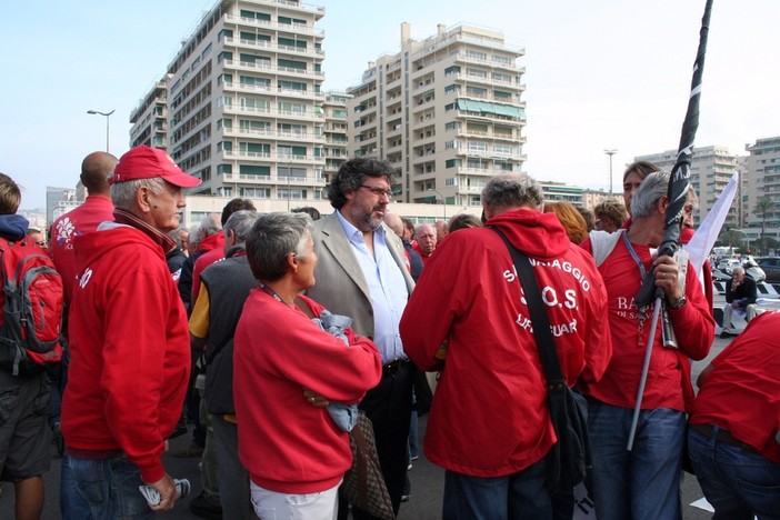 Bolkestein, Vaccarezza: "Le leggi a tutela del comparto balneare presto in Aula" Bolkestein, Vaccarezza: "Le leggi a tutela del comparto balneare presto in Aula"