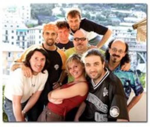 Bergeggi: grande festa in spiaggia con i Buio Pesto