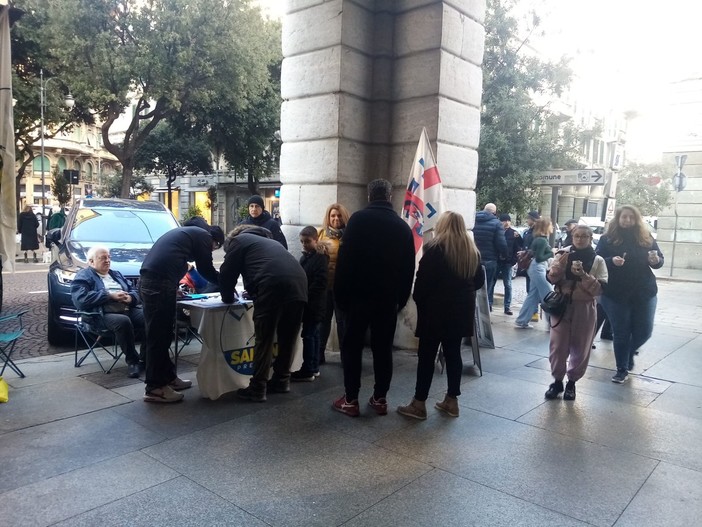 Pedonalizzazioni a Savona, raccolta firme della Lega: "Andavano fatte in una maniera diversa, non a spot ma con un progetto a lungo respiro" (FOTO) Pedonalizzazioni a Savona, raccolta firme della Lega: "Andavano fatte in una maniera diversa, non a spot ma con un progetto a lungo respiro" (FOTO)