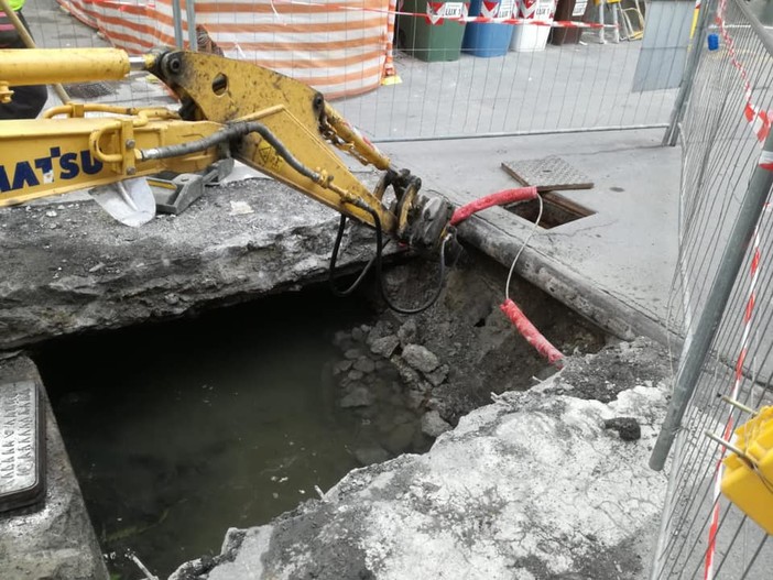 Borghetto, realizzazione by-pass fognario in via 2 Giugno: lavori in corso (FOTO)