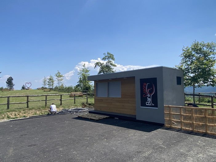 Un chiosco dalla "panchina del cuore": Roccavignale punta sulla valorizzazione del territorio attraverso i prodotti locali