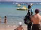 I venditori abusivi commerciano "per appuntamento" sulle spiagge di Albenga