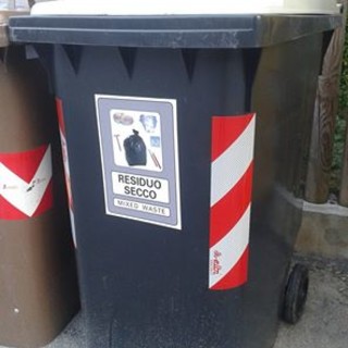 Millesimo, bidoni più piccoli per il residuo secco