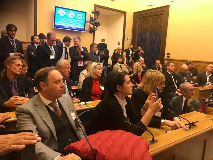 L’esperienza di Alessia Cepollina, dai Bagni Ceriale a Montecitorio L’esperienza di Alessia Cepollina, dai Bagni Ceriale a Montecitorio