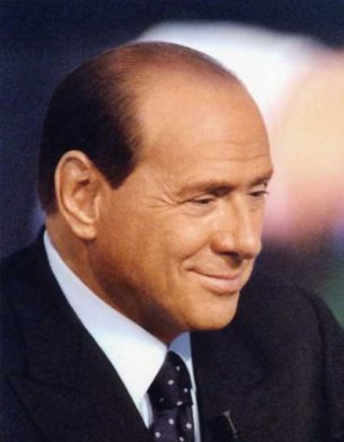 E' crisi di Governo, Berlusconi si dimette