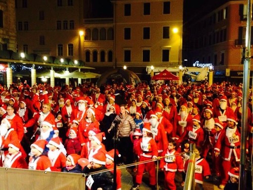 Oggi speciale "Corsa dei Babbi Natale Savona" su Radio Onda Ligure