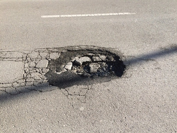 Lettera aperta al Presidente della Provincia. Forzano: "Strade dissestate anche per i troppi camion"