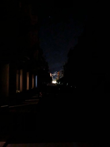 Ieri sera blackout elettrico ad Alassio, un residente: "Per circa 10 minuti è calato il buio"