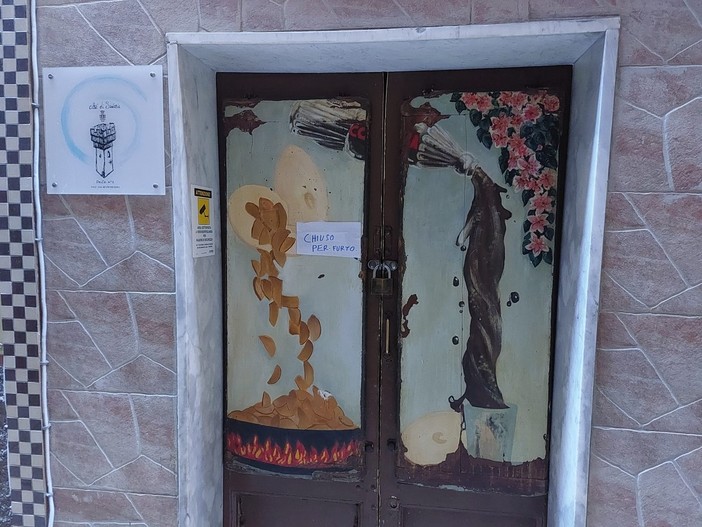 Savona, i ladri colpiscono nella storica bottega della panissa: rotta la porta e rubate alcune monete