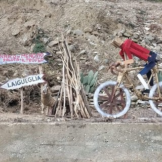 Arnasco accoglie festosamente il "Trofeo Laigueglia" con una installazione artistica