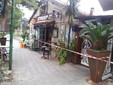L'esterno del bar come appare questa mattina (foto Gatti)